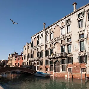 Inside Palazzo Foscarini Apartamento Venecia